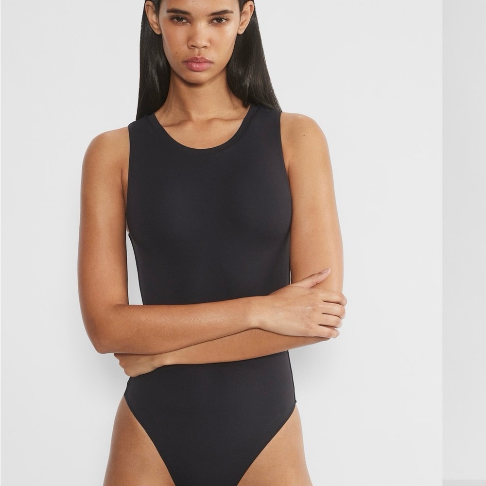 5 for $25 /Aritzia Babaton Original Contour black bodysuit medium but fits small